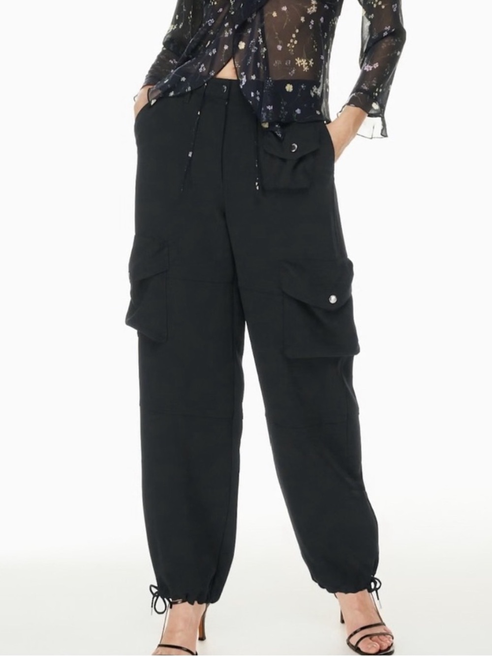 Aritzia Wilfred Black Project Cargo Jogger Style Pants w many Pockets Sz 2 Small